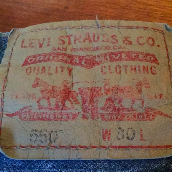 Red tag Men’s Levi’s jean Shorts! - Picture 2 of 5